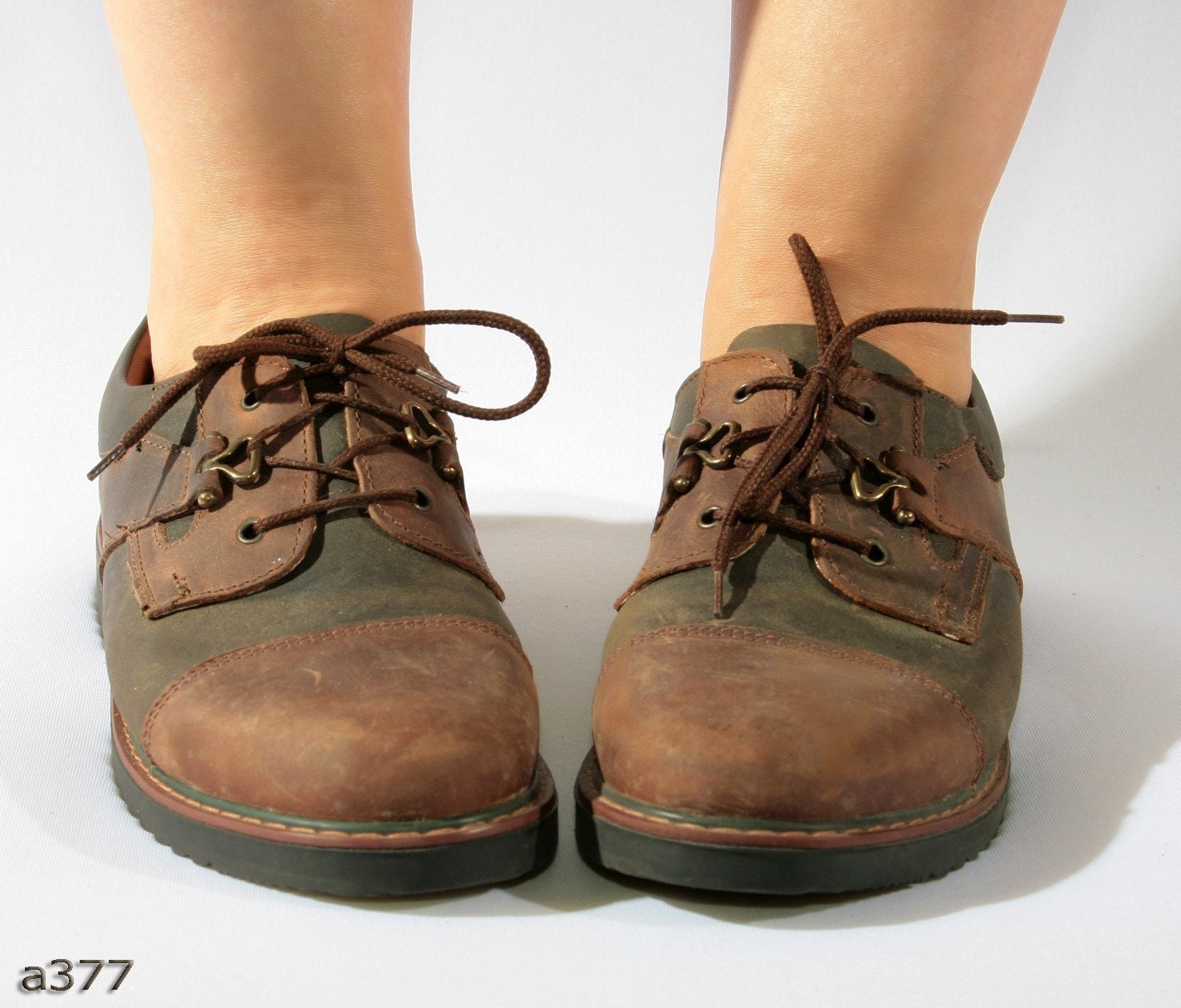 Vintage casual green and brown leather TOMBOY style OXFORDS, size 8.5, EUR 39