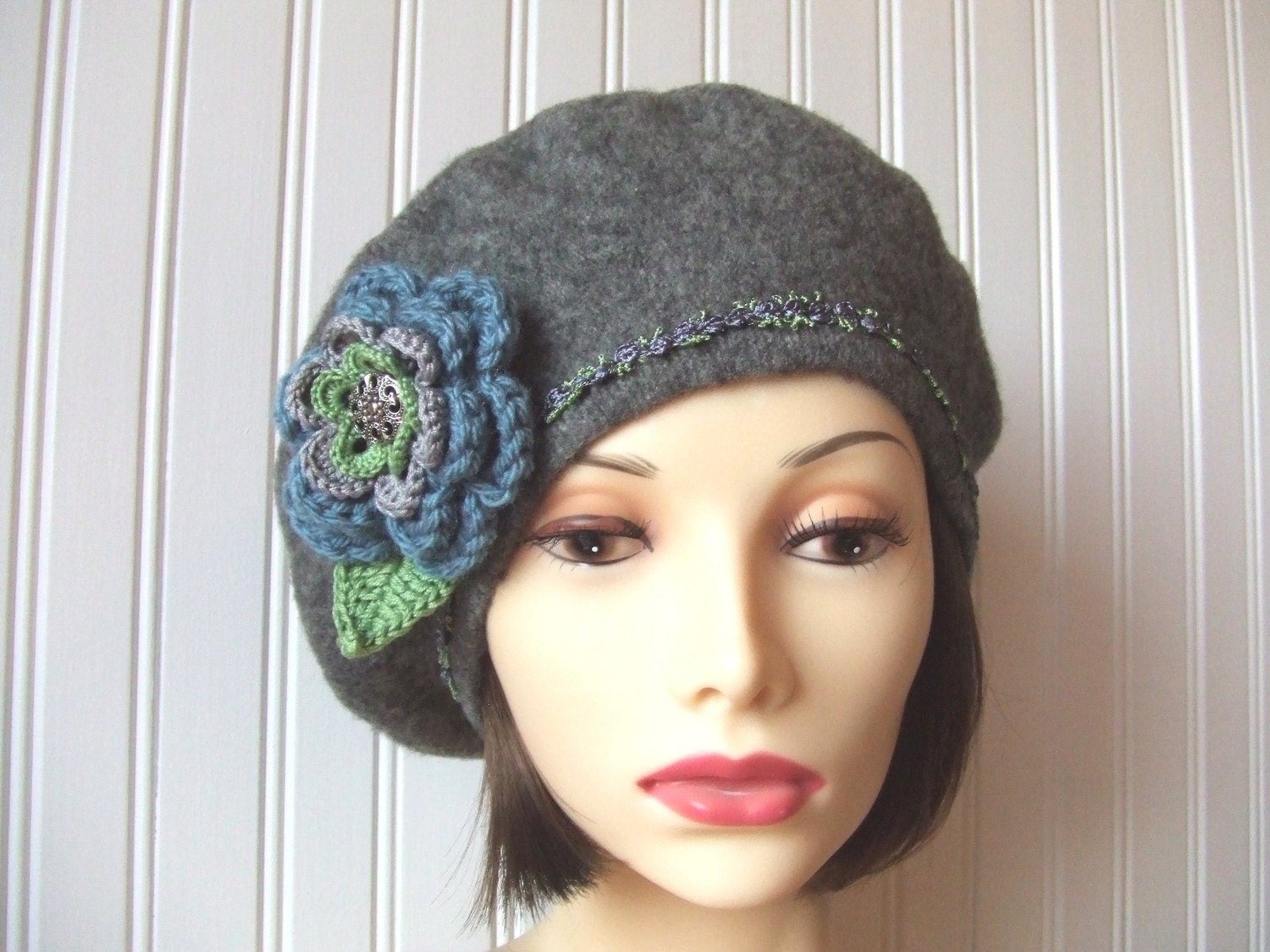 Heathered Charcoal Grey Wool Beret with Flower Brooch....Winter Fashion