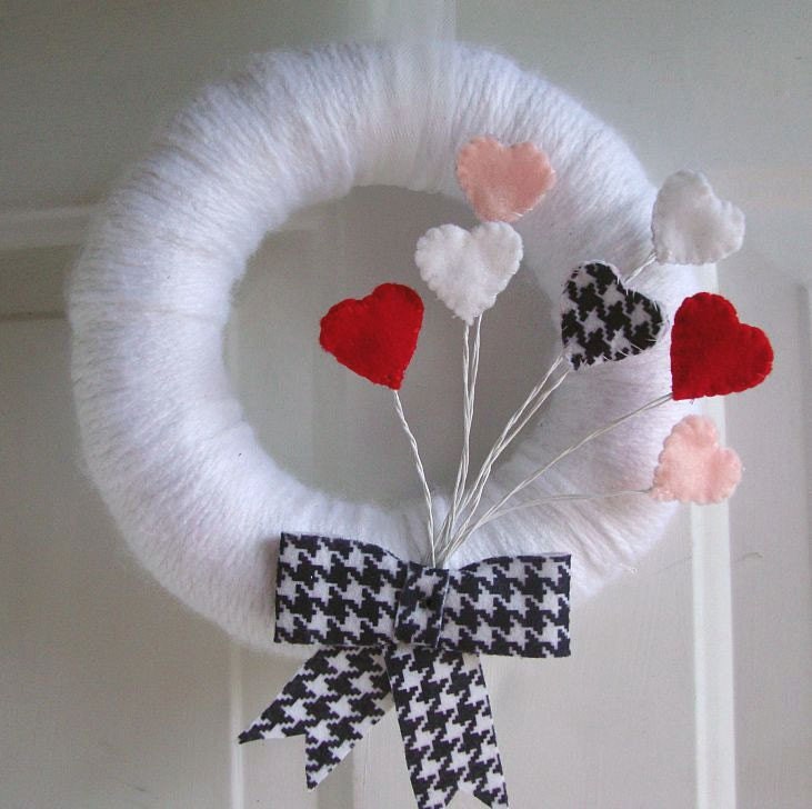 Valentines Day Yarn Wreath Bouquet of Hearts