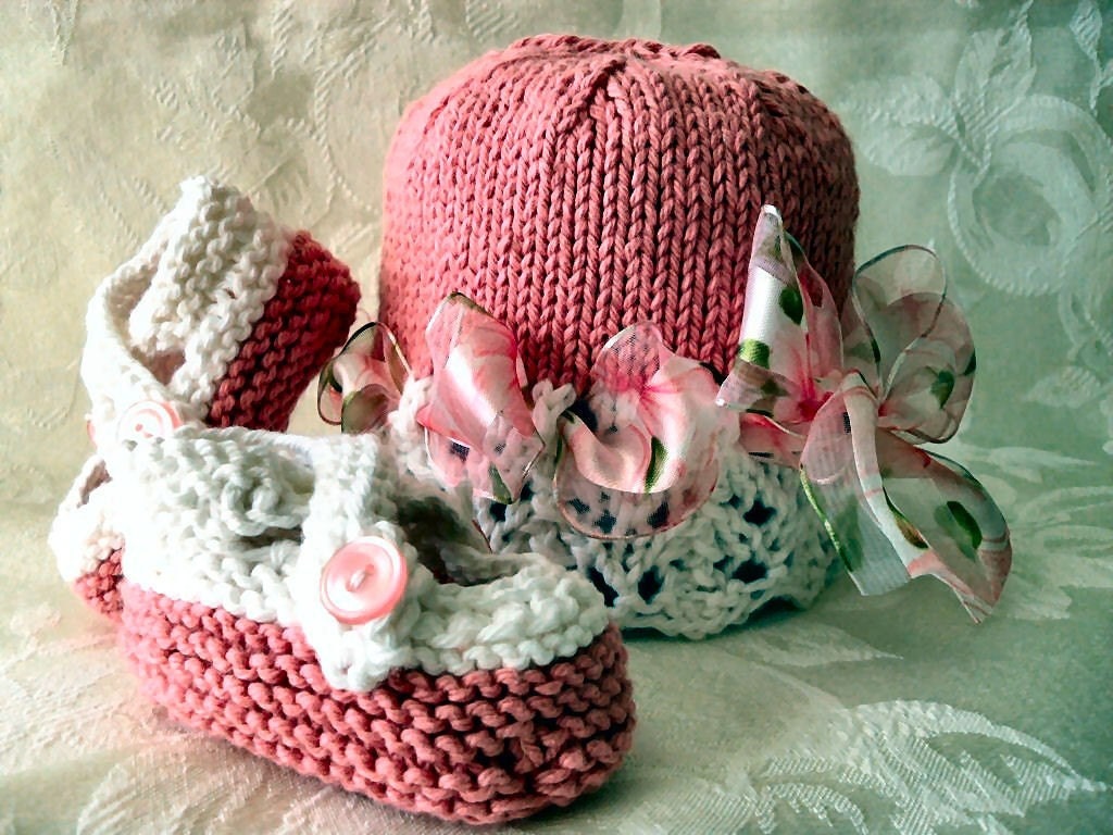 COTTON HAND KNITTED White and Pink Lace Cloche with Flowery Organza Ribbon and Matching Cross-strapped Booties
