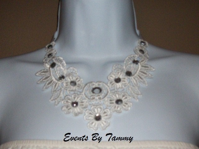 Beautiful White Floral Venise Lace Bib Necklace With Round Rhinestones