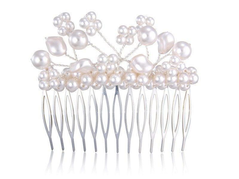 Beautiful Swarovski pearl hair comb from the Romantic collection -perfect for creating romantic style 