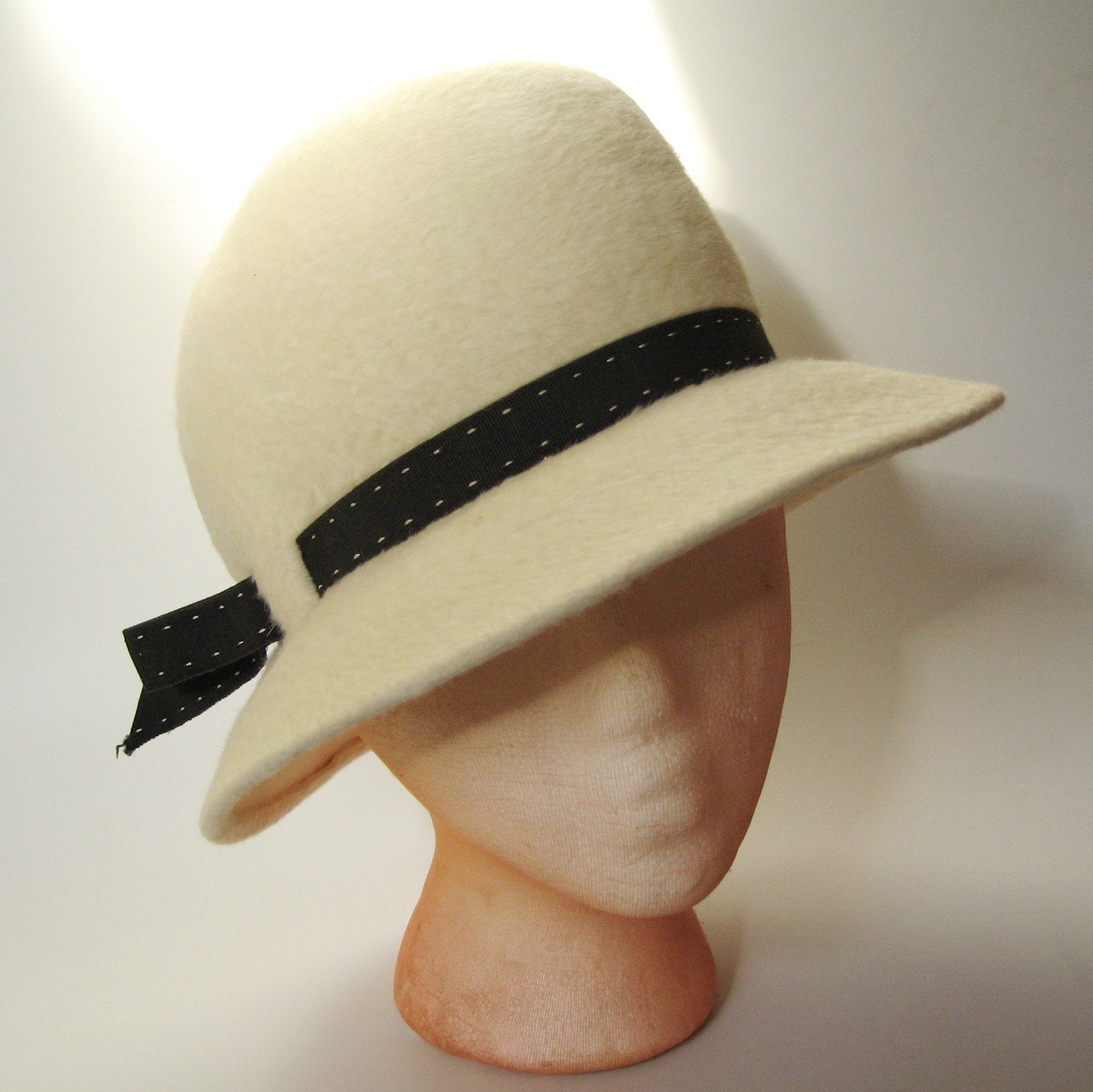 70s vintage white felt cloche hat by Anita Pineault
