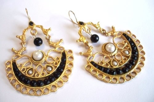 Vintage Pearl AND Onyx EARRING