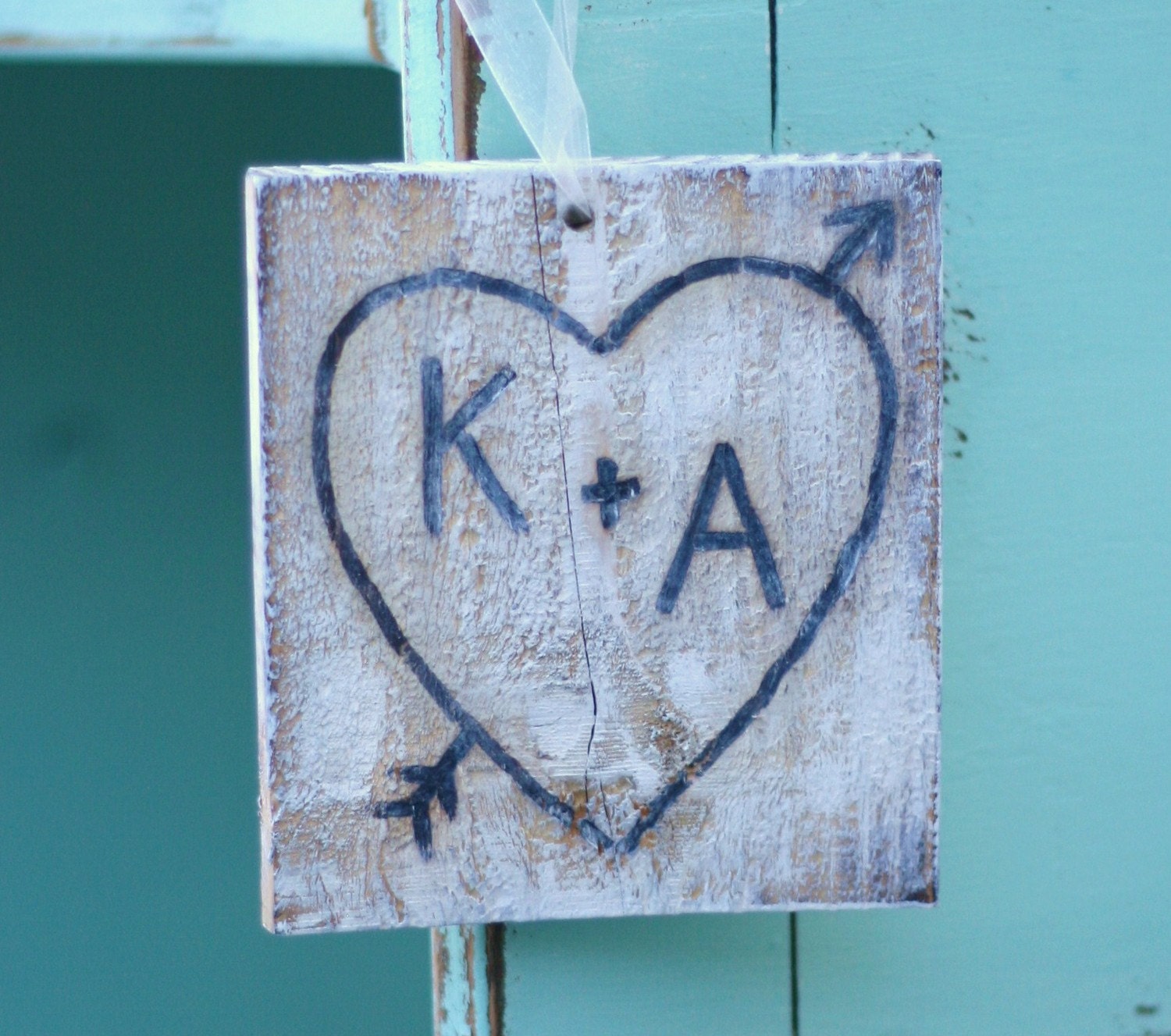 Carved On Rustic Old Barn Wood Heart And Arrow Personalized With Your Initials Vintage Wedding Sign Chair Hangers Engagement Photo Prop Decoration Door Hanger Valentine's Day Gift Antique Love
