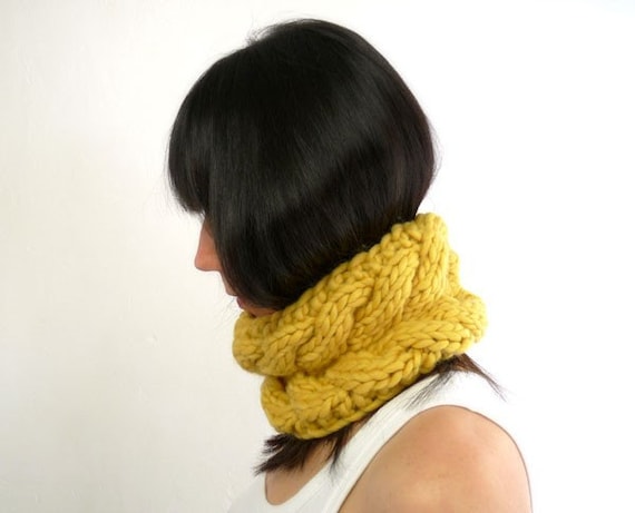 Braided Neck Cozy in Pure Wool