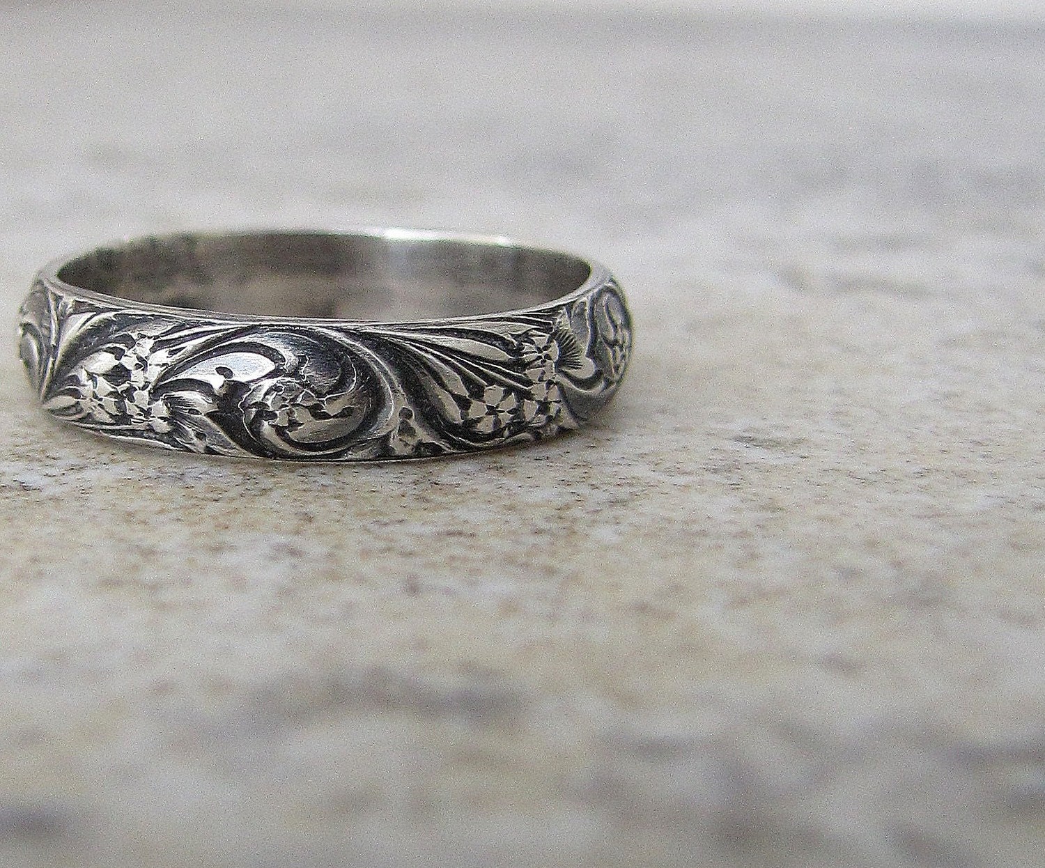 Floral Pattern Antiqued Silver Bouquet Ring