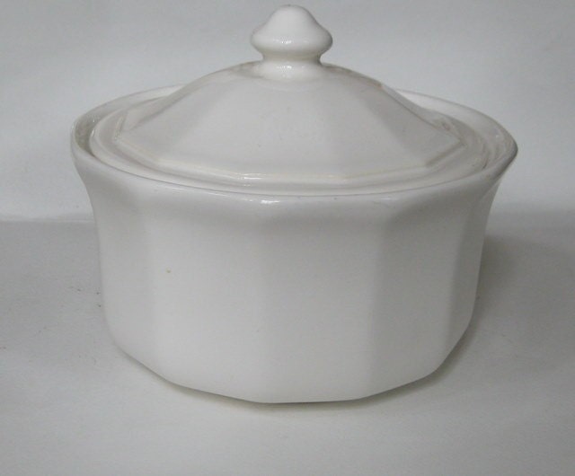 Pfaltzgraff White Heritage Butter Tub with Top - Excellent Condition