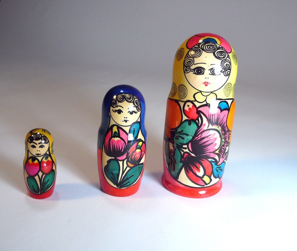 for the collector, vintage floral wooden russian babushka MATRYOSHKA NESTING DOLL set  - red orange yellow blue green - so adorable