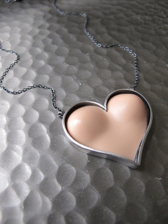 Have a Heart Bust Necklace in vanilla