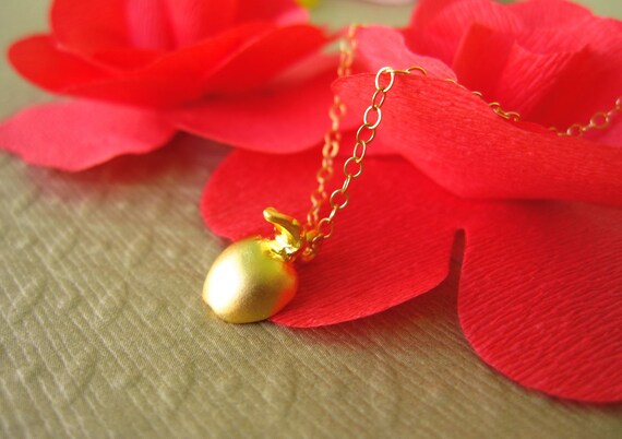Eve Necklace in Gold - 16k Gold Apple