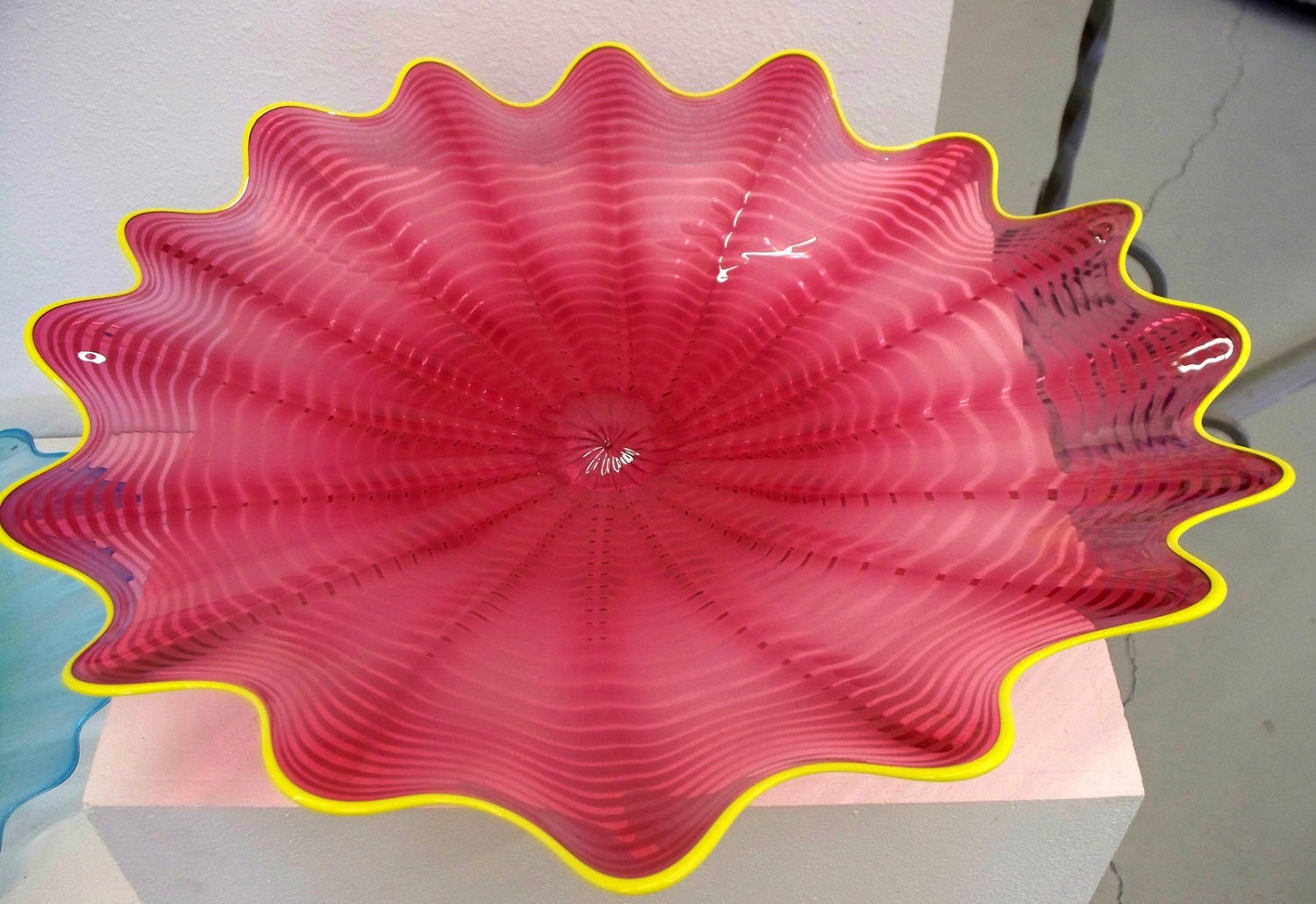 Beautiful Hand Blown Glass Art Wall Platter Pink Rose Spiral Wrap 1921