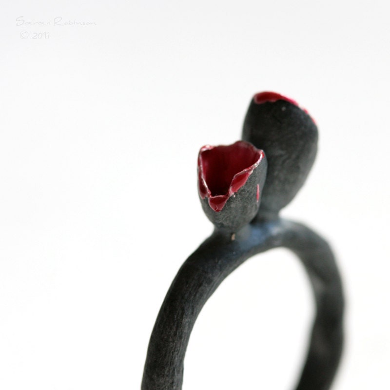 T12 Black and Red Organic Tulip ring