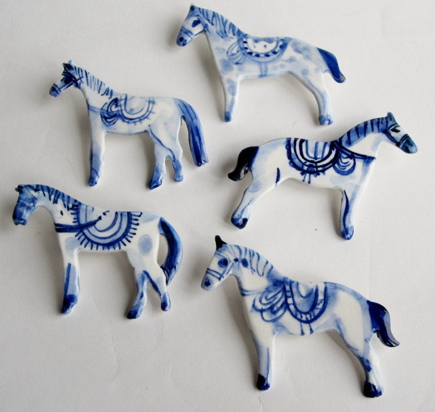 Horse - Handpainted Porcelain brooch