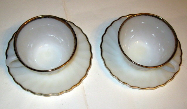 Vintage Set of 2 Anchor Hocking Fire-King Ware Cups and Saucers