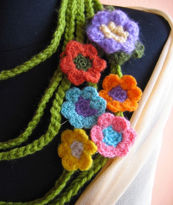 Gentle Crochet Necklace with Flowers in Lemongrass Green