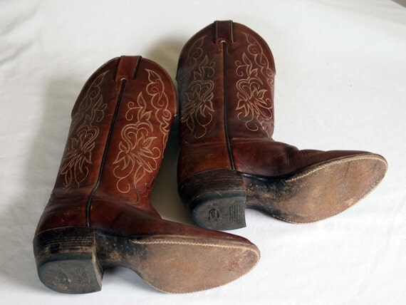 vintage justin brown leather cowboy boots in a womens size 6a