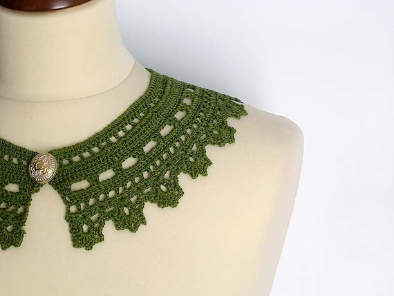 Green Lace Collar