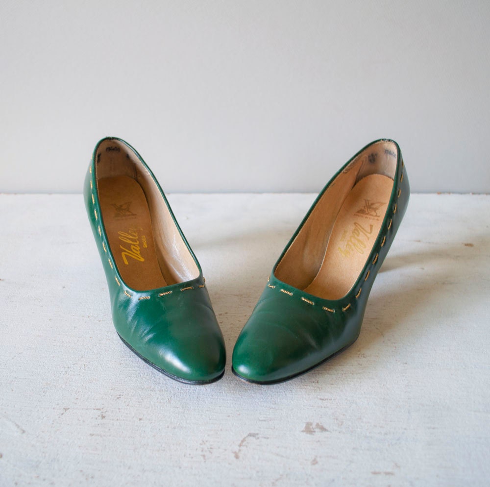 Pine Leather Pumps by MariesVintage pine green heels shoes accessories