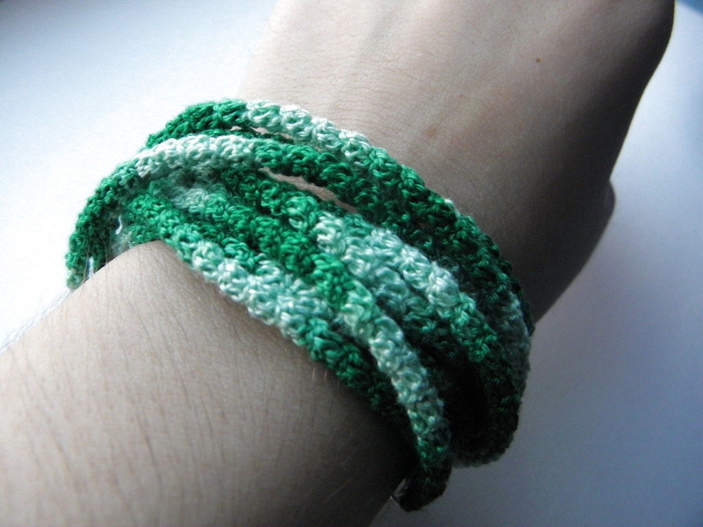 Crochet bracelet made of cotton green gradient2
