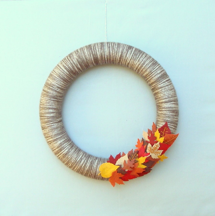 Autumn Wreath Autumn Wreath Yarn door leaves, brown, red, orange, yellow, burgundy - Perfect for fall - Harvest Colors