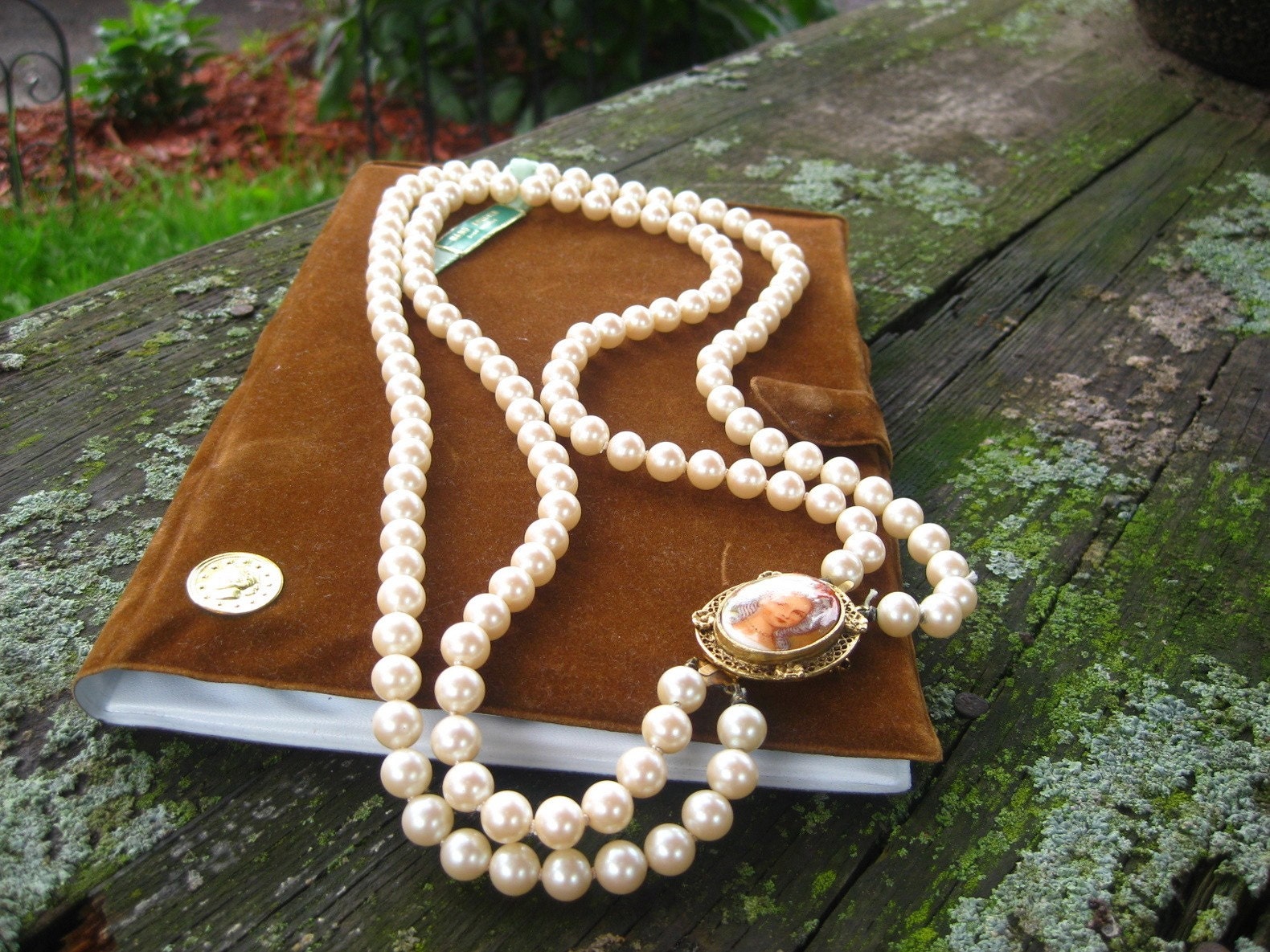 VINTAGE PEARL NECKLACE NEW IN CASE...SALE WAS 45.00 NOW 38.00...jvw