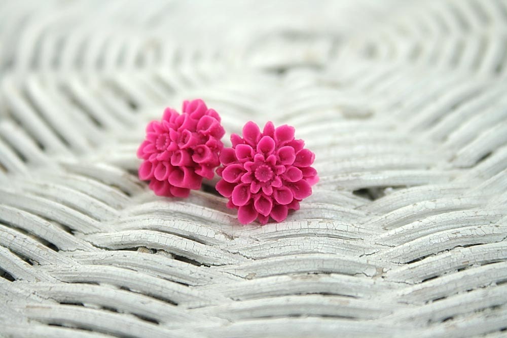 Fushia pompom fiore earrings