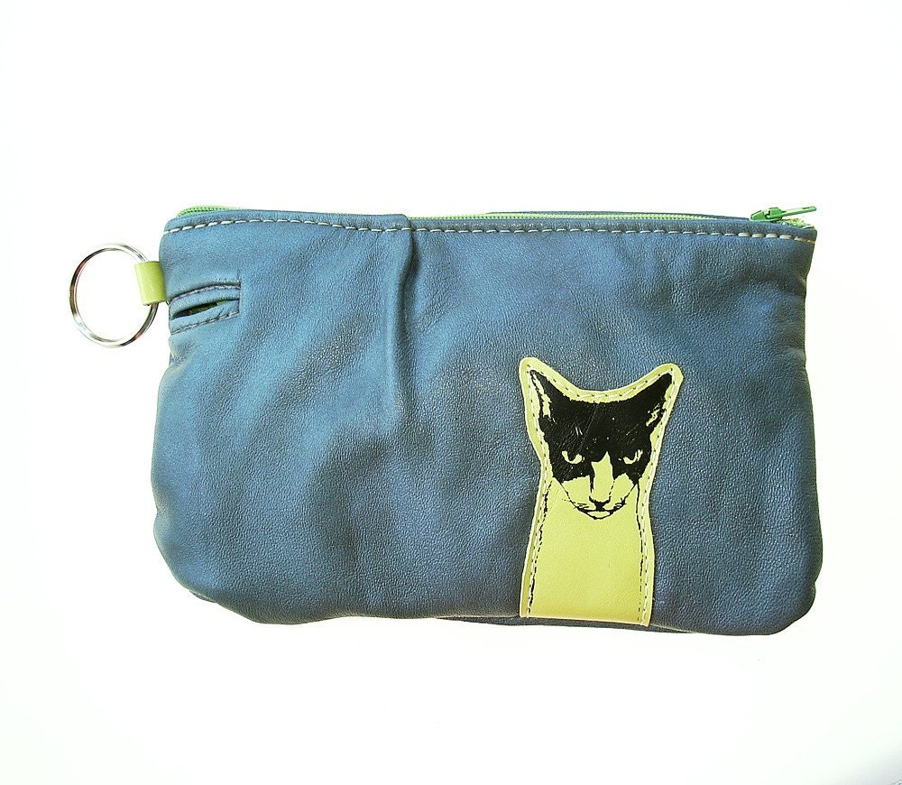 Kitty Pouch
 in Grey Recycled Leather