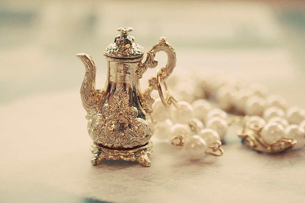 Royal Mad Hatter teapot necklace