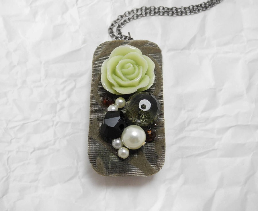 Solid Perfume Necklace - Sweet Pea