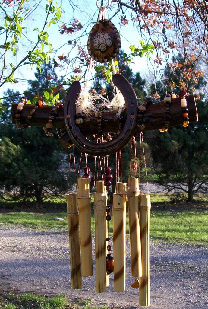Red Jade Scented Horseshoe Wind Chime