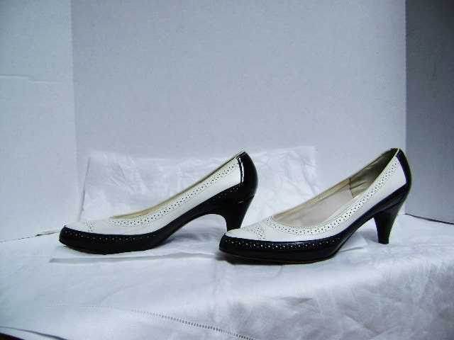 Spectator Pumps, Black and White, Wingtip, 8, Leather, Perforated Edging, Selby Brand, USA Made