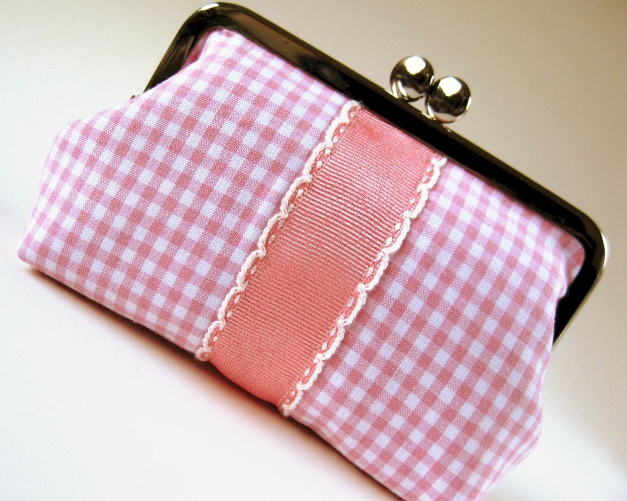 medium frame purse/pouch - scalloped ribbon on pink gingham
