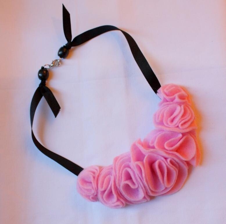 Felt Flower Necklace- Pink/Black