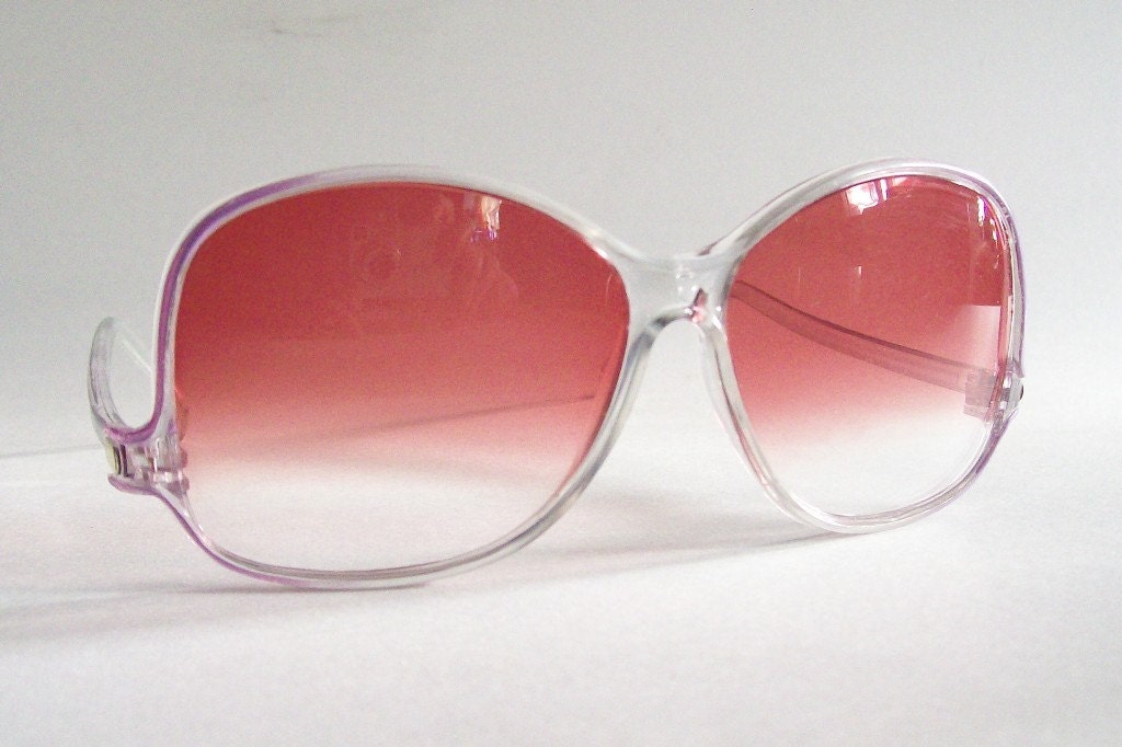 Retro Chic 1970's 1980's Groovy Girlie Sunglasses with Pink Fade Lenses and Shapely Arms