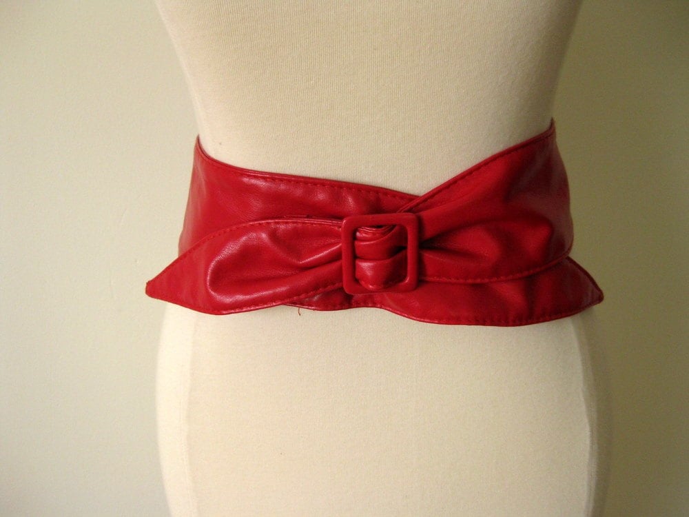 Vintage 80s red belt