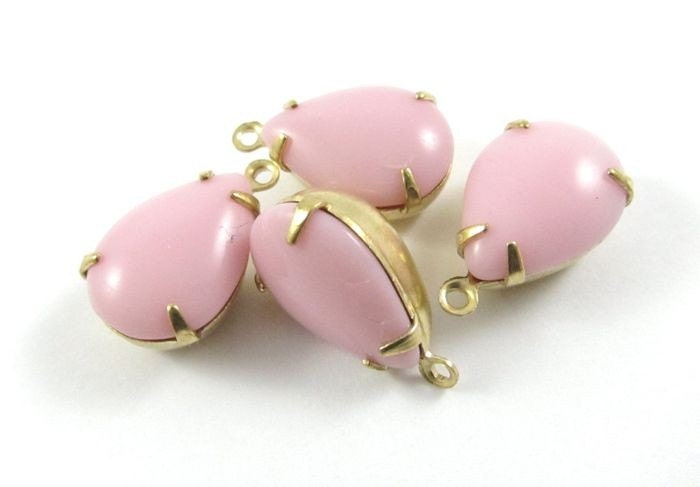 2 - 14x10mm Vintage Pear Shaped Faceted Stones in 1 Ring Closed Back Brass Prong Settings - Opaque Pink