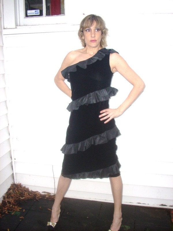 bill blass. black dress. clothing 2011