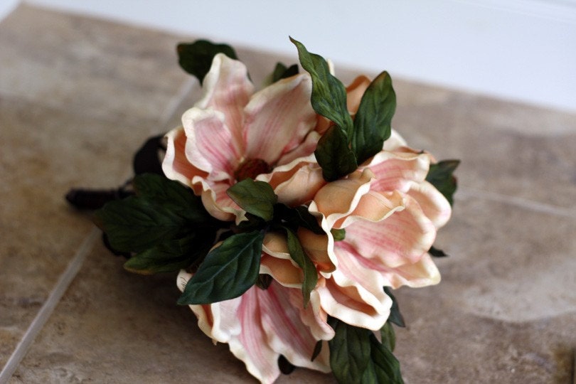 daylily wedding bouquet. magnolia ridal bouquet