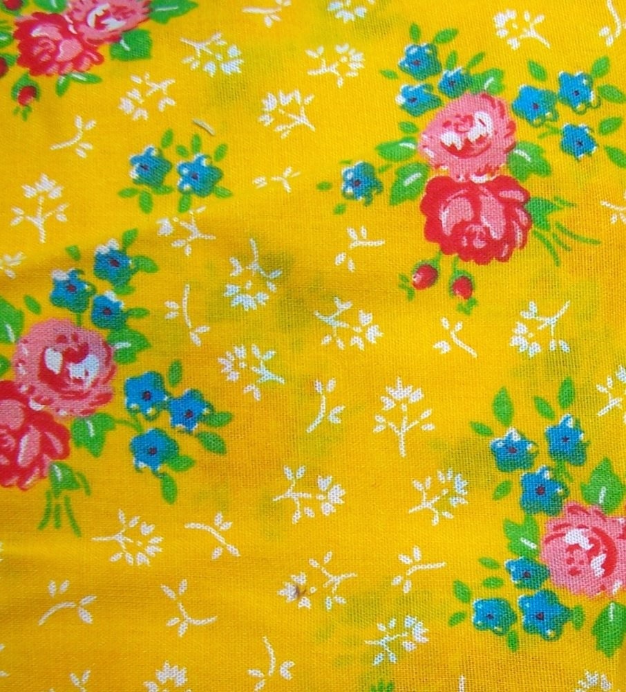 Vintage Calico Fat Quarters Red Roses on Yellow