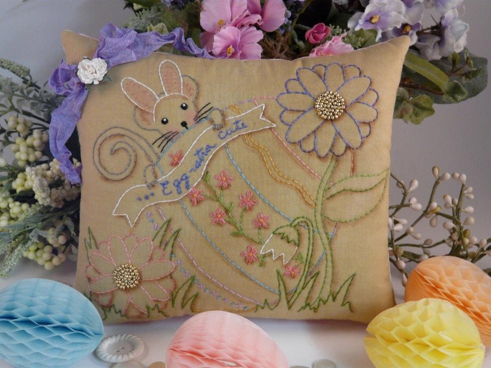 Easter Egg bunny Mouse Stitchery E Pattern - email Pdf primitive embroidery pillow pinkeep tag pin cushion tuck