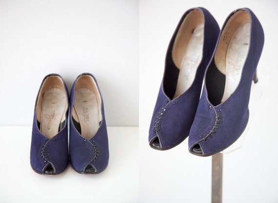 vintage 1940s shoes / vintage 40s heels / vintage shoes / vintage heels / 1940s shoes