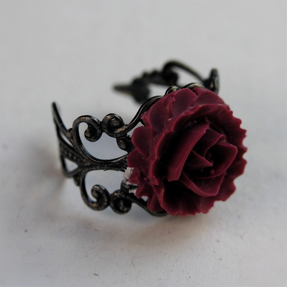 A Red, Red Rose Ring - Victorian Era