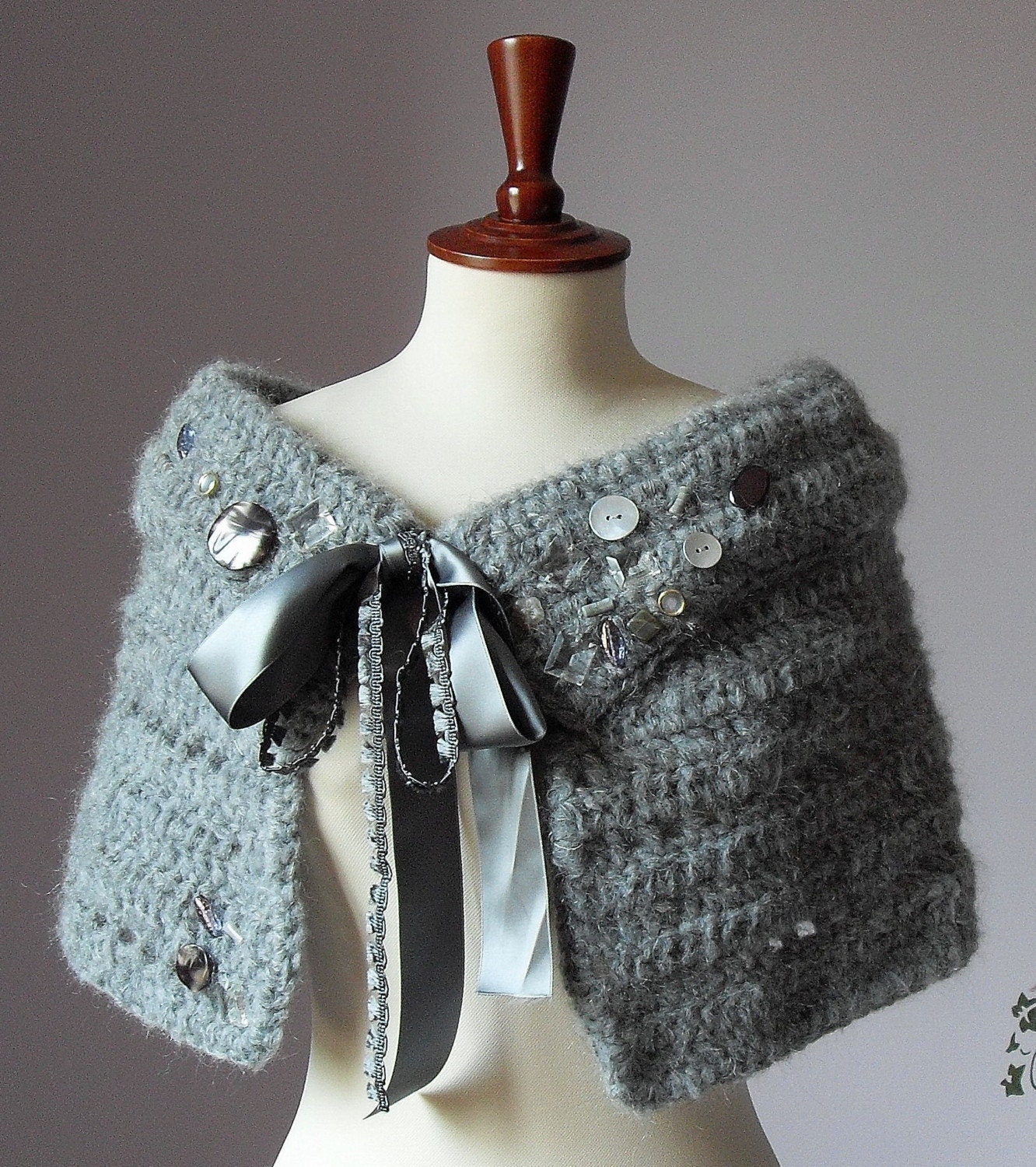 Yarn Market - Free Tahki-Stacy Charles Poppy Capelet knitting pattern.